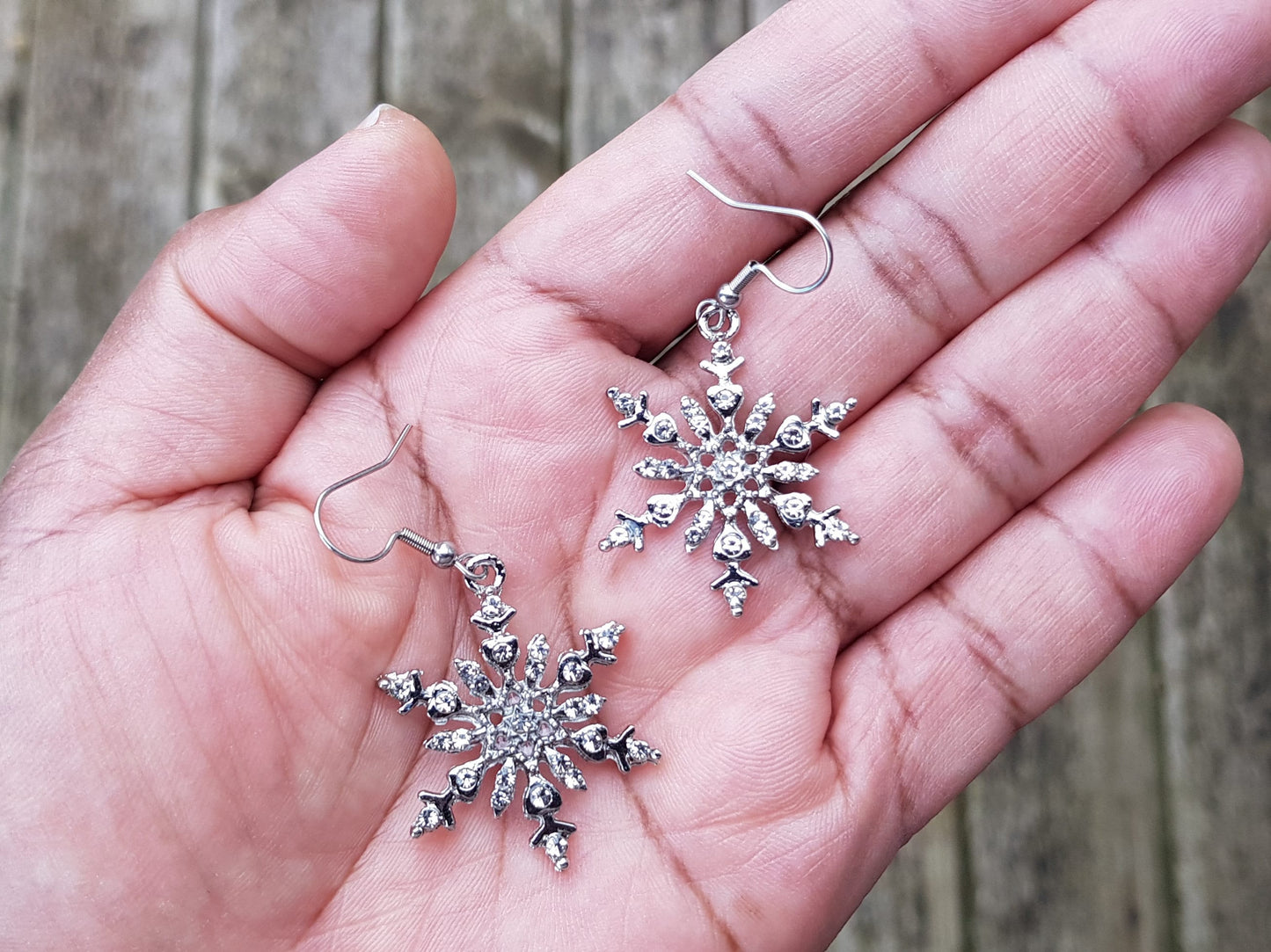 Boucles d’oreilles flocon de neige faites à la main - Boucles d’oreilles de Noël hypoallergéniques