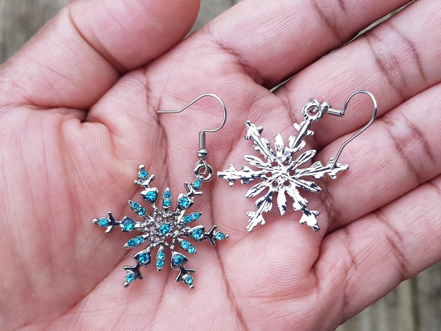 Boucles d’oreilles flocon de neige faites à la main - Boucles d’oreilles de Noël hypoallergéniques