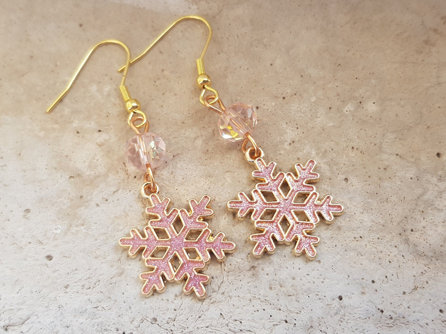 Boucles d’oreilles en flocon de neige faites à la main - Cadeau hypoallergénique fait à la main pour les femmes - Boucles d’oreilles de Noël - Bijoux d’hiver - Boucles d’oreilles de vacances festives