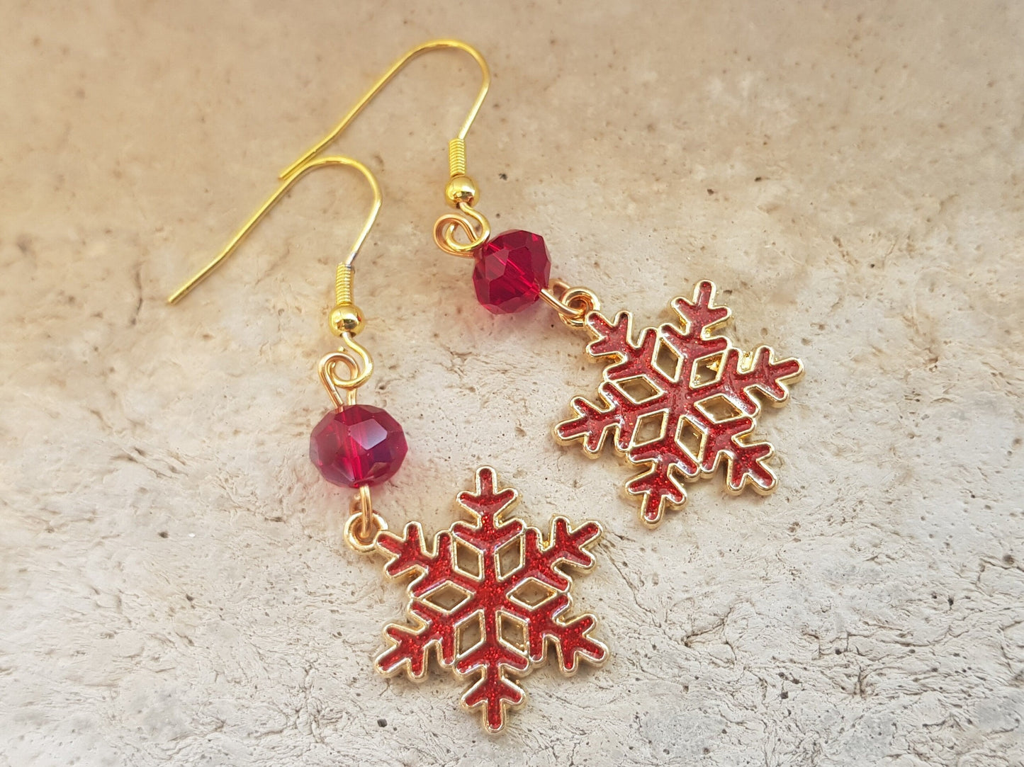 Boucles d’oreilles en flocon de neige faites à la main - Cadeau hypoallergénique fait à la main pour les femmes - Boucles d’oreilles de Noël - Bijoux d’hiver - Boucles d’oreilles de vacances festives