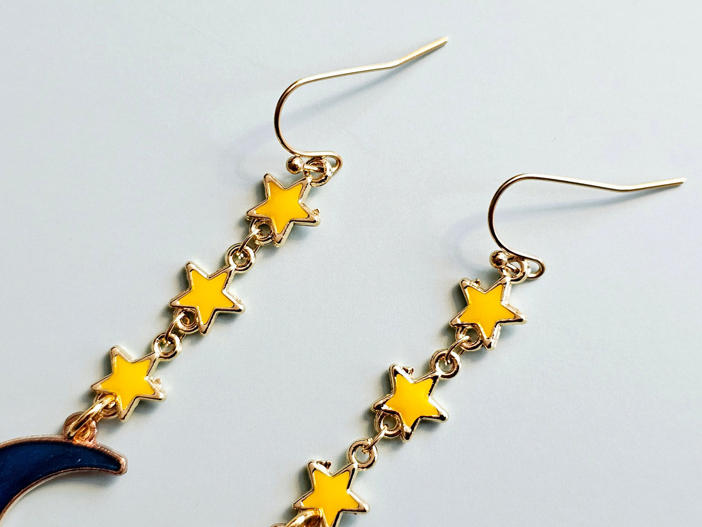 Yellow and gold star details.