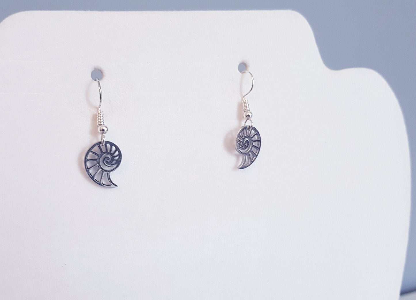 VENTE Boucles d’oreilles Nautilus hypoallergéniques en acier inoxydable, bijoux d’été, cadeau d’amant de la vie marine océan, boucles d’oreilles en titane