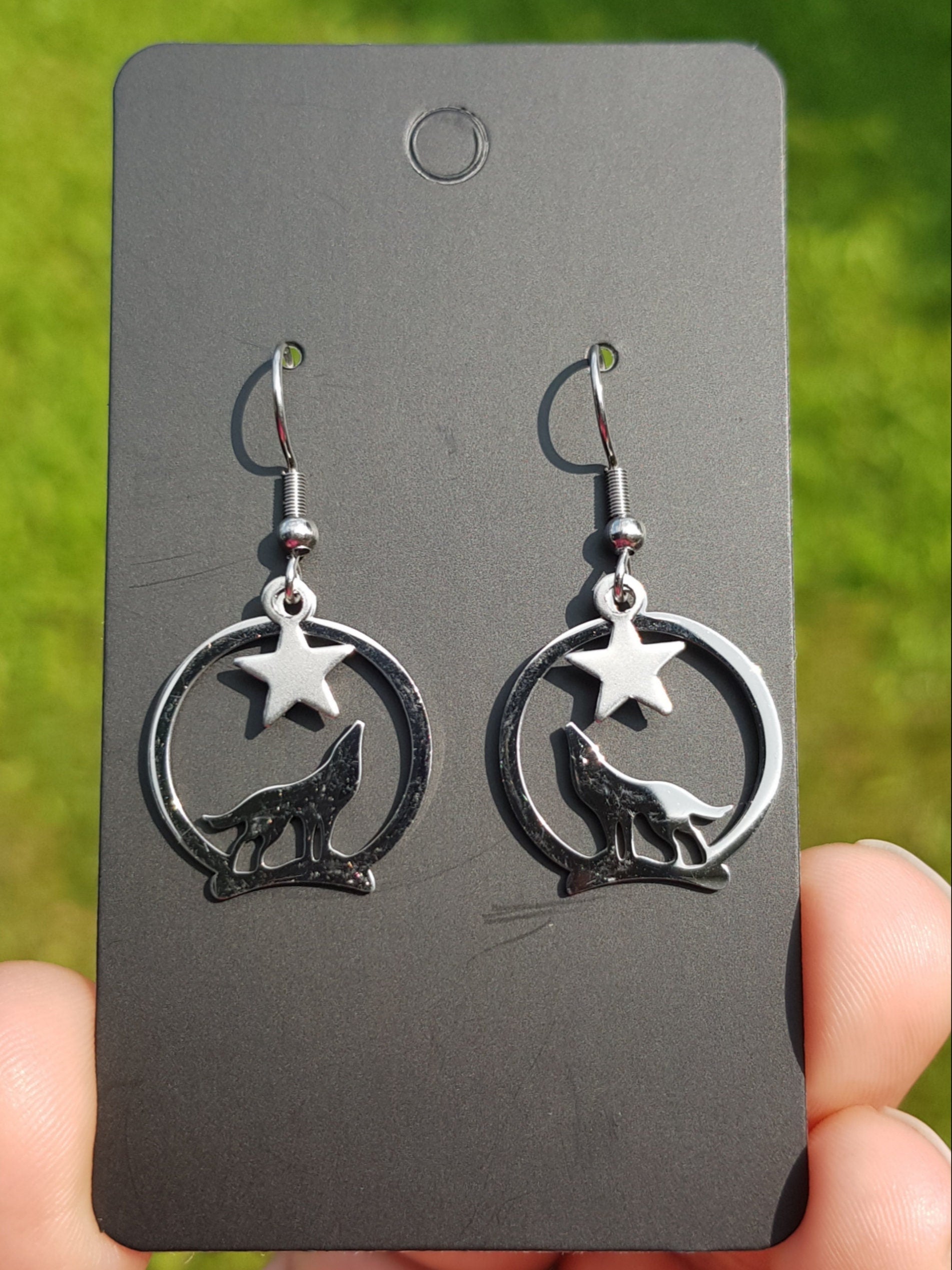 Beautiful, detailed wolf and star earrings.