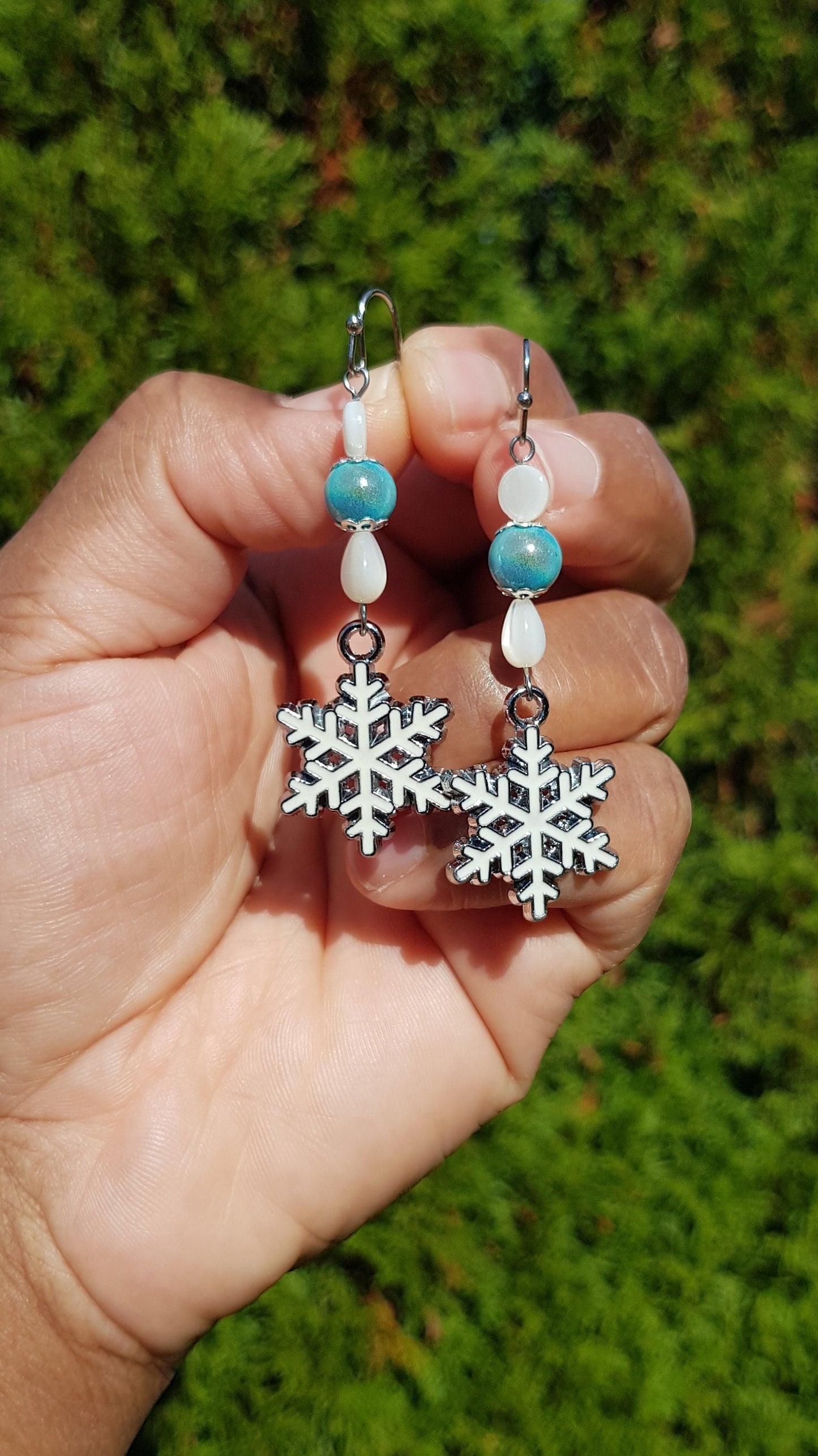 Festive and beautiful blue and white dangle earrings.