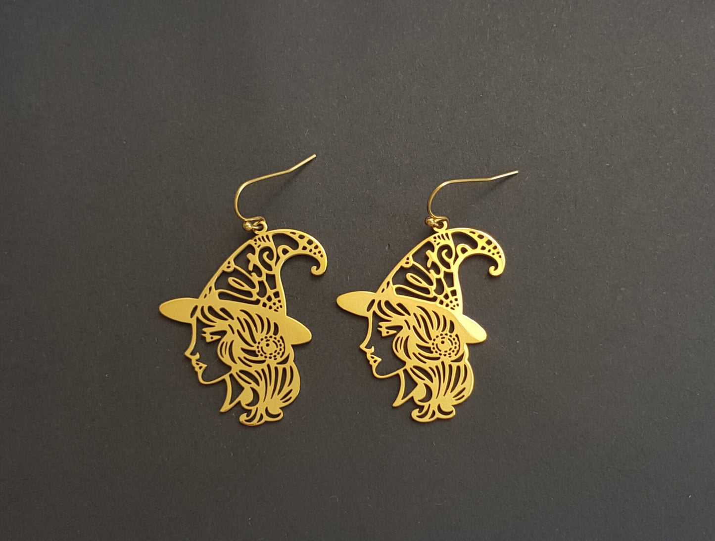 Boucles d’oreilles de sorcière hypoallergéniques, cadeau de Noël fait à la main, bijoux de boucles d’oreilles de sorcière gothiques, boucles d’oreilles de chapeau de sorcier cadeaux de Noël, VENTE Cyber ​​Monday