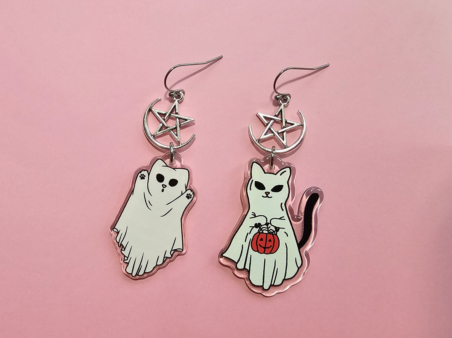 Boucles d’oreilles hypoallergéniques White Ghost Cat - Boucles d’oreilles pentagramme faites à la main - Boucles d’oreilles Lune et Étoile Halloween