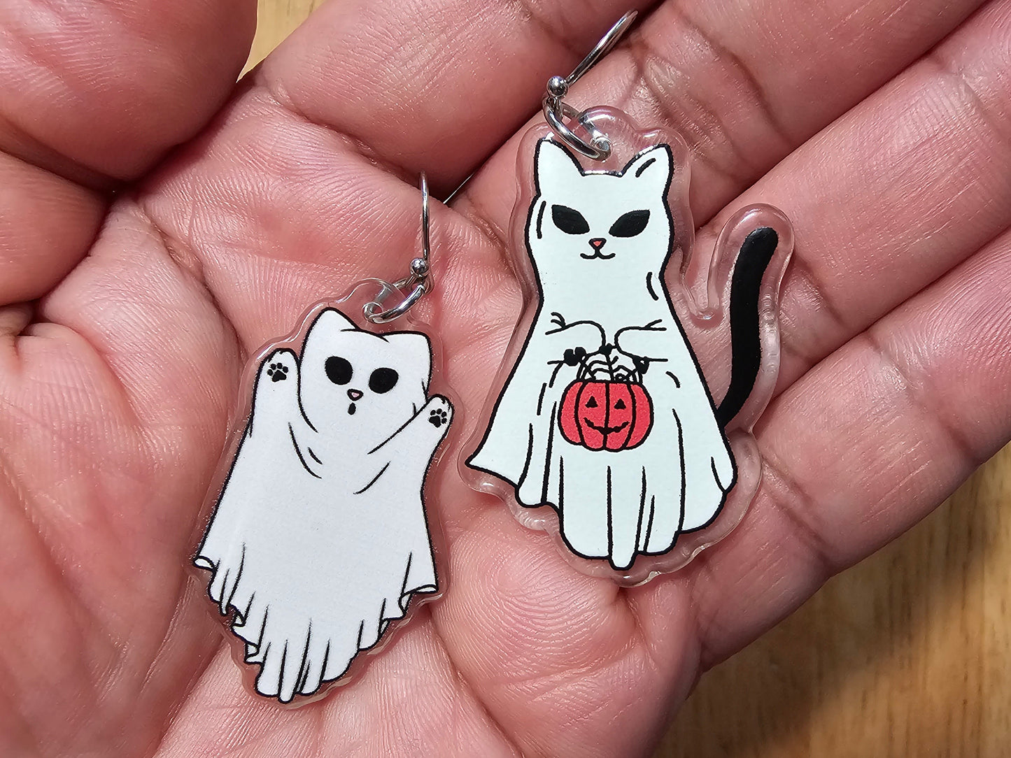 Boucles d’oreilles hypoallergéniques White Ghost Cat - Boucles d’oreilles pentagramme faites à la main - Boucles d’oreilles Lune et Étoile Halloween