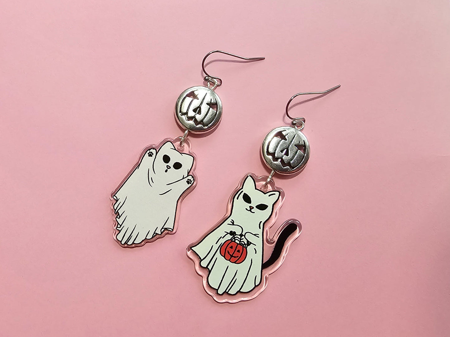 Boucles d’oreilles hypoallergéniques White Ghost Cat - Boucles d’oreilles pentagramme faites à la main - Boucles d’oreilles Lune et Étoile Halloween